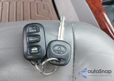 2004 Toyota Camry Xle z USA, uszkodzony, nr VIN 4T1BE30K74U295721